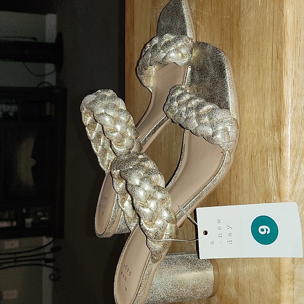 Women's Open Toe Sandals - Picture 2 of 4